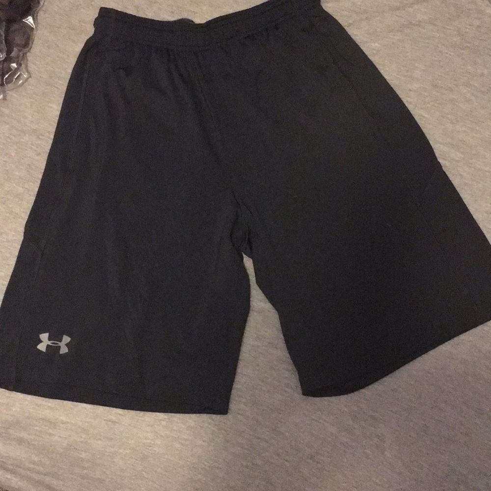 MENS UNDER ARMOUR BLACK SHORTS